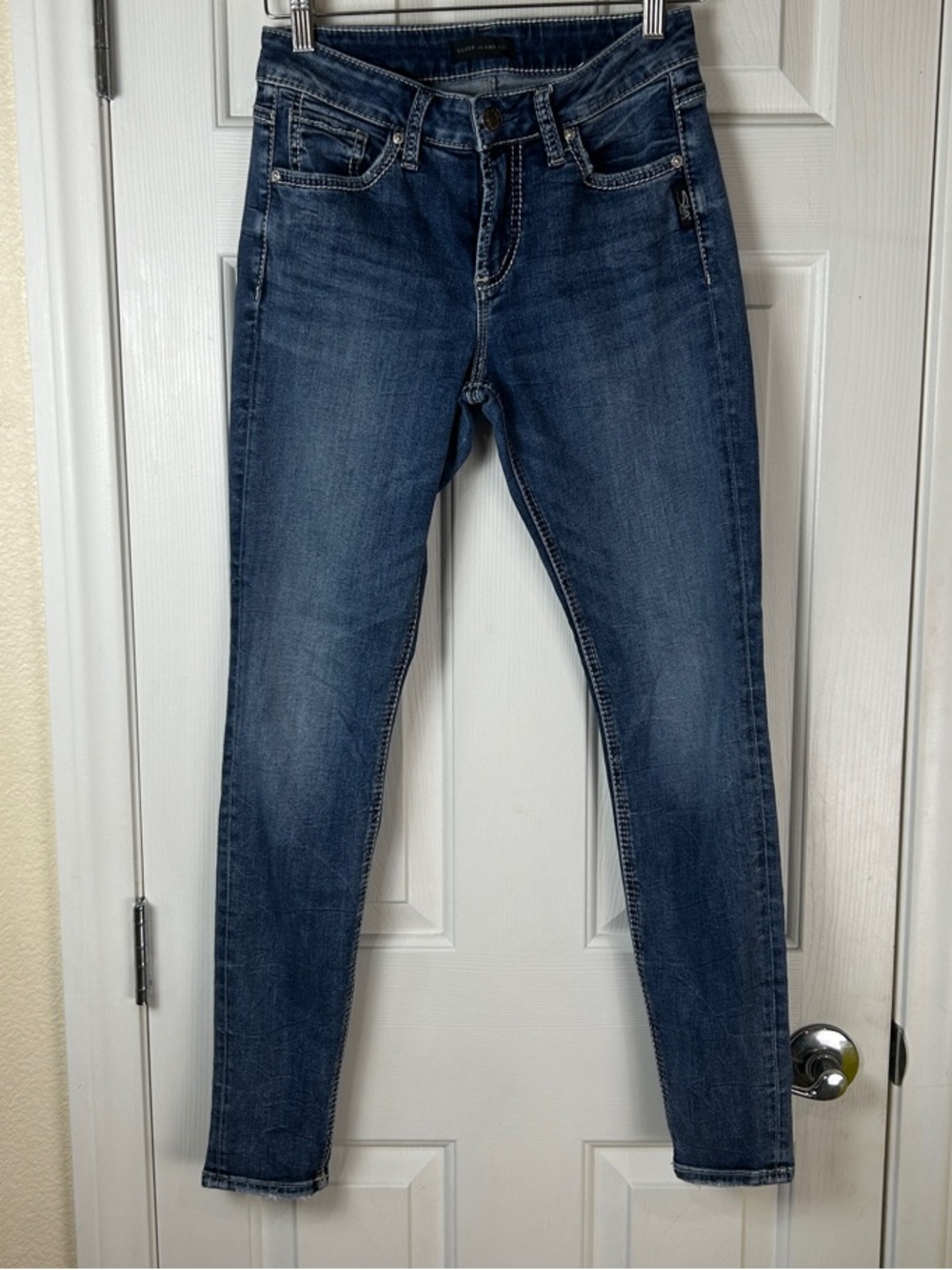 Silver Jeans Co Skinny Jeans Medium Dark Wash Embroidered Pockets Stretch 26